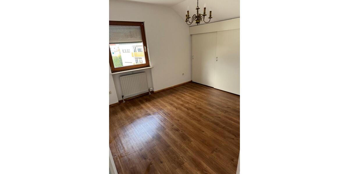 Dachgeschoßwohnung Bad Neustadt an der Saale - 3 Zimmer, 110 m&sup2;, 700&euro; | Angebot:25549110