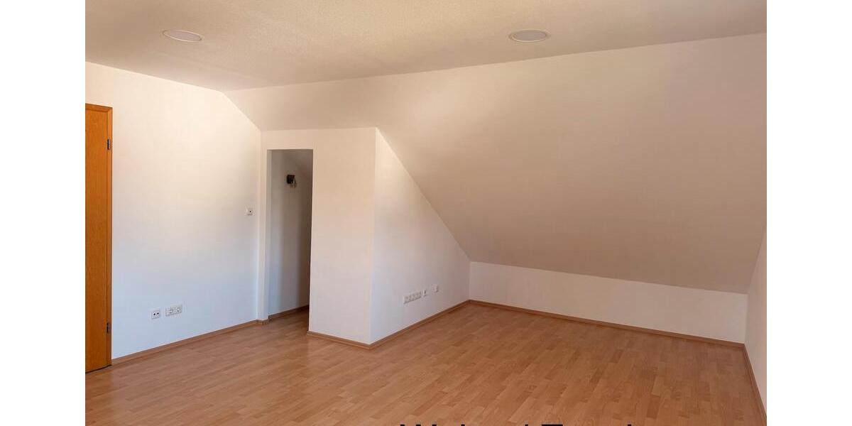 Dachgeschoßwohnung Neuhof - 3 Zimmer, 77 m&sup2;, 693&euro; | Angebot:26216085