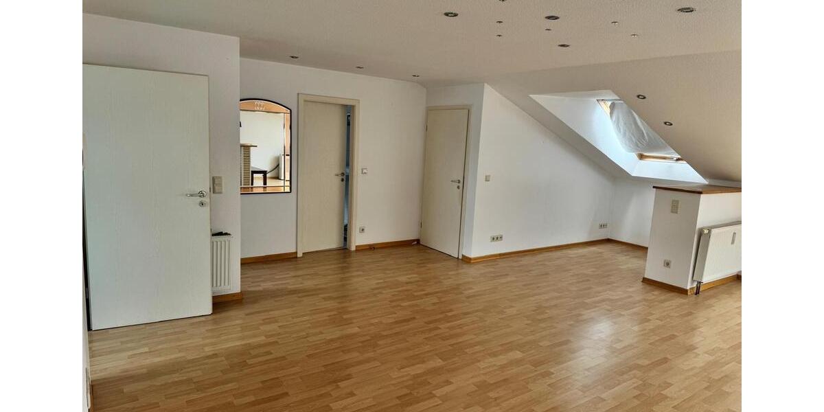 Dachgeschoßwohnung Dillingen (Saar) - 4 Zimmer, 76 m&sup2;, 650&euro; | Angebot:26443035