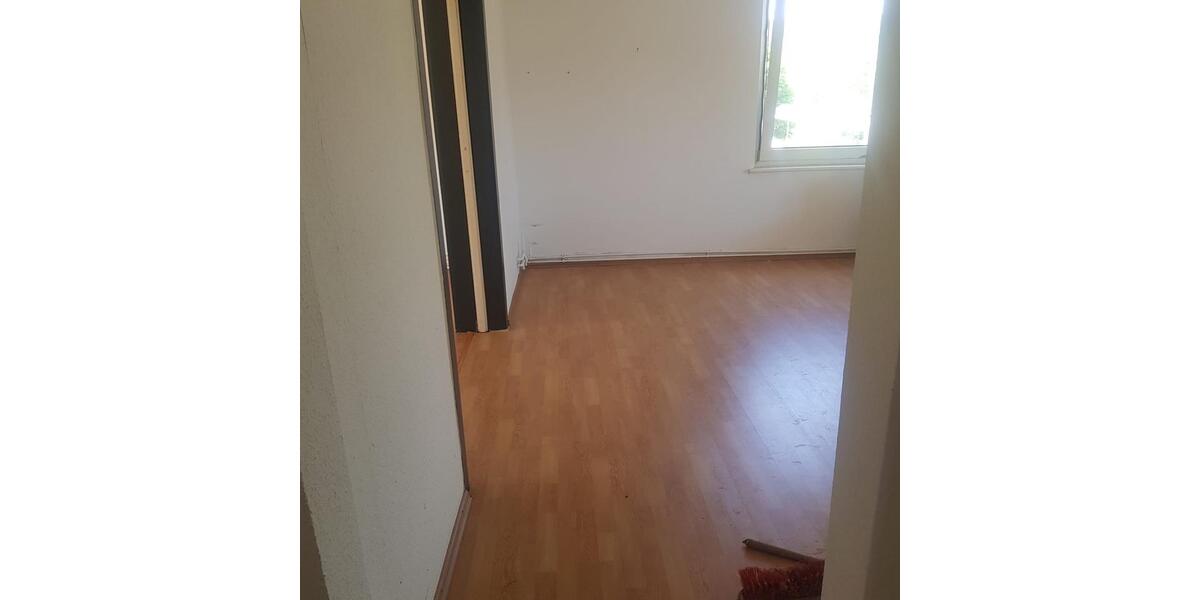 Dachgeschoßwohnung Eschershausen - 2.5 Zimmer, 90 m&sup2;, 500&euro; | Angebot:26690145