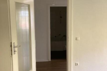 Sanierte und renovierte 1-Zimmer-Wohnung mit Balkon zimmer