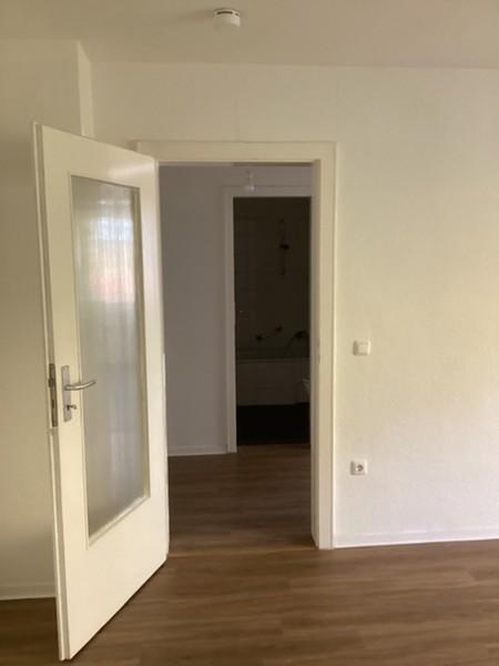 Sanierte und renovierte 1-Zimmer-Wohnung mit Balkon zimmer