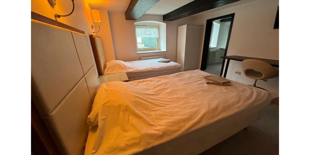 Wohnen auf Zeit Werdohl - 8 Zimmer, 190 m&sup2;, 10&euro; | Angebot:26127806