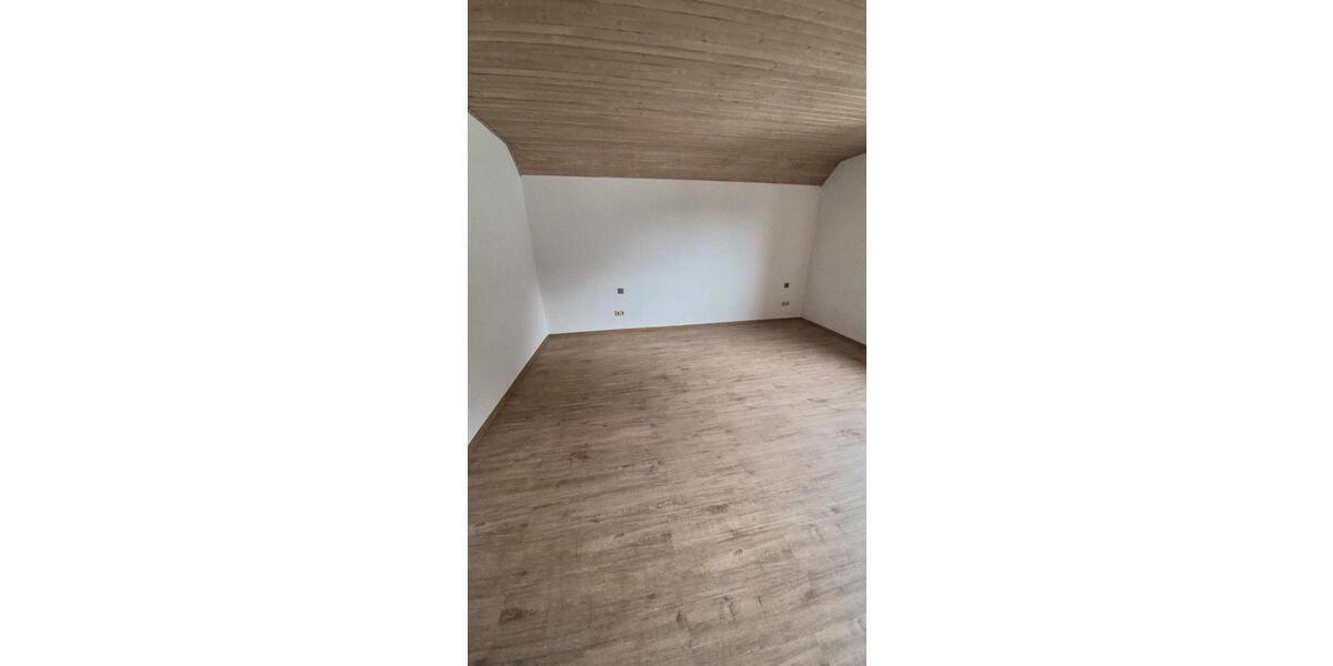 Dachgeschoßwohnung Schmidgaden - 4 Zimmer, 120 m&sup2;, 1.100&euro; | Angebot:26200829