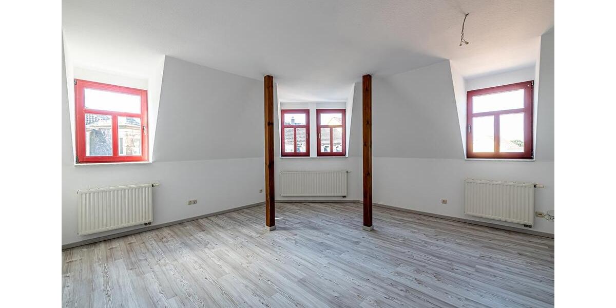 Dachgeschoßwohnung Riesa - 5 Zimmer, 149 m&sup2;, 1.050&euro; | Angebot:22699592