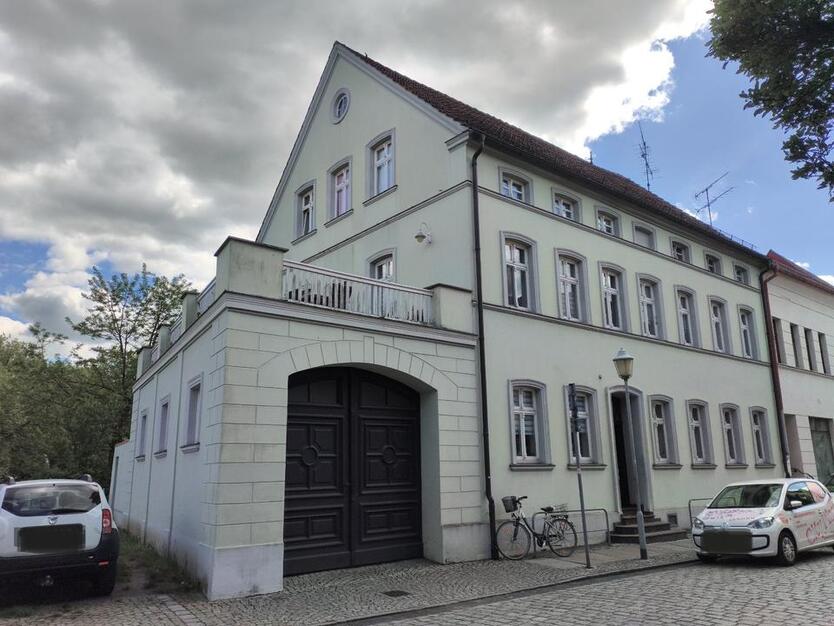 Wohnen mit Blick ins Grüne – Charmante 2-Raum-Wohnung in zentraler Lage direkt am Stadtpark