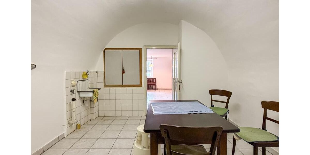 Maisonettenwohnung Tittmoning - 9 Zimmer, 300 m&sup2;, 1.900&euro; | Angebot:25851402