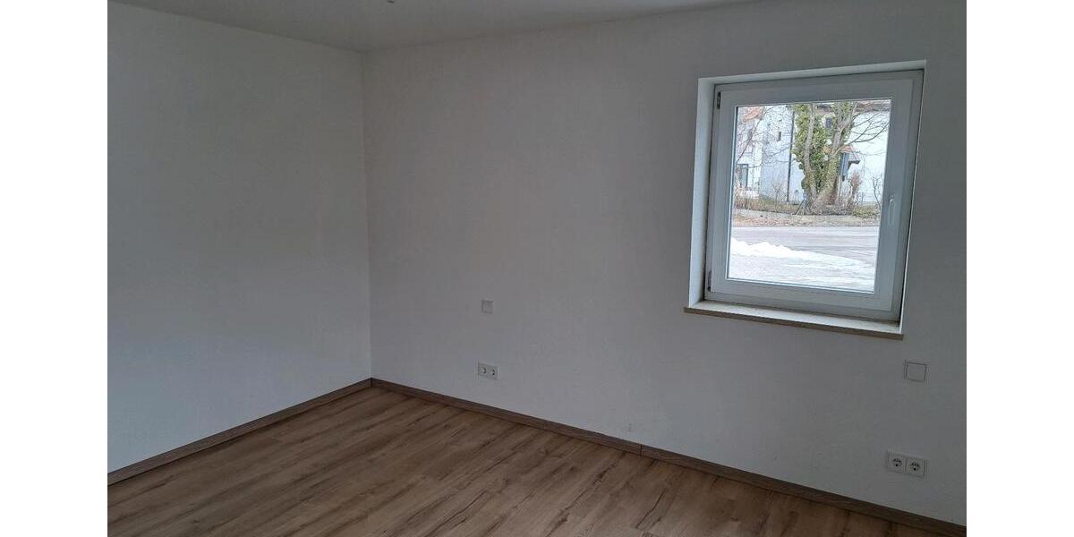 Erdgeschoßwohnung Eiselfing - 3 Zimmer, 85 m&sup2;, 1.200&euro; | Angebot:24640121