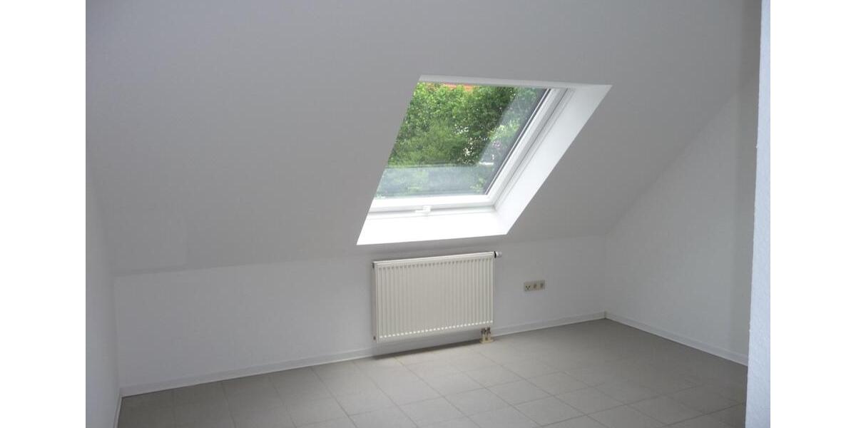 Gepflegte 3-Zimmer-DG-Wohnung, Tel.: 0171 8310089 3 zimmer