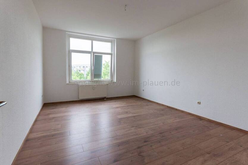105m² mit Balkon - Stadtteil Seehaus in Plauen zur Miete - Bad Fenster und Badewanne - AltbauWohnung