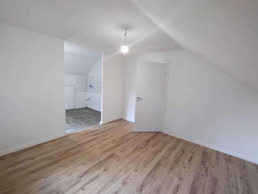 SINGLE-APARTMENT | SANIERT | DUSCHBAD | ideal für Pendler!