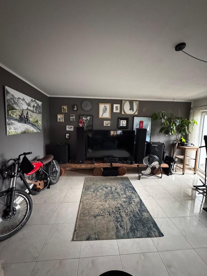 Helle 2-Zimmer-Dachgeschosswohnung mit Balkon zimmer