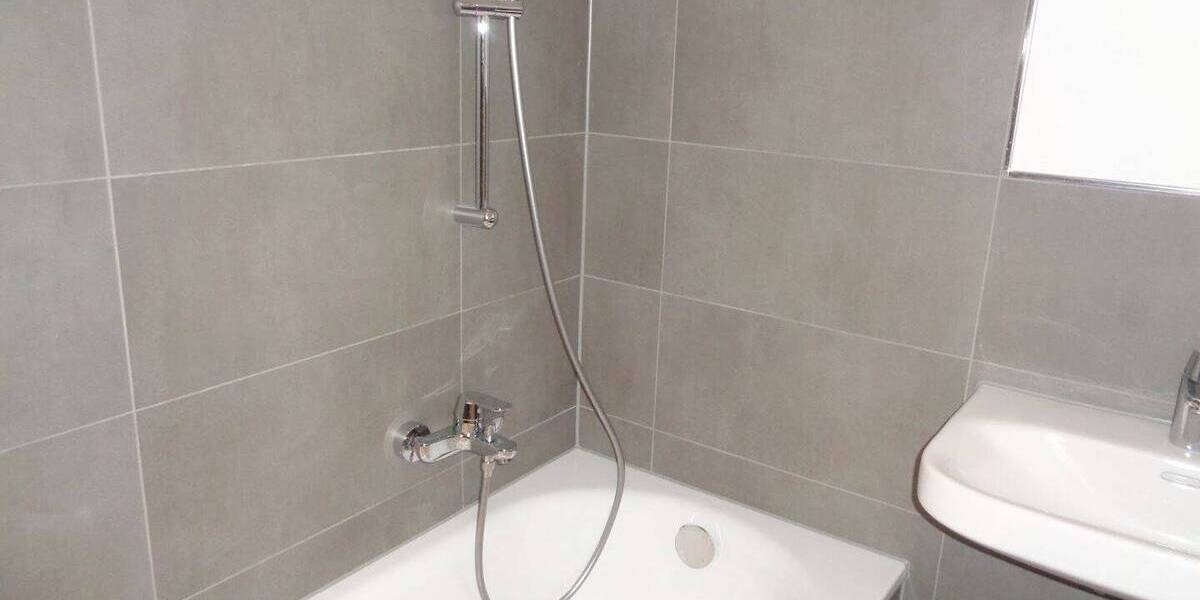 Einziehen und Wohlfühlen! 3 Zimmer- Wohnung mit Balkon, Einbauküche, Bad mit Wanne, Keller 3 zimmer