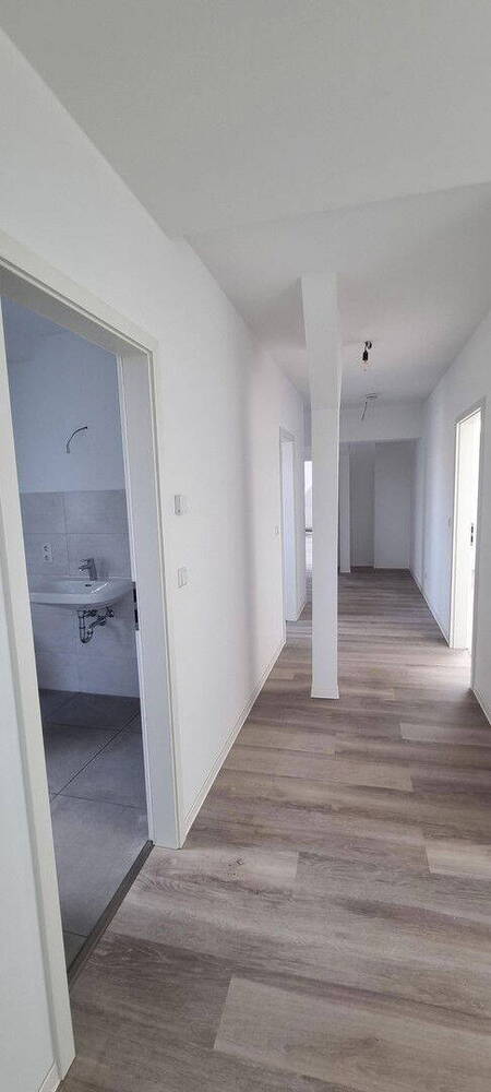 Schöne, helle 4-Zimmer-Wohnung mit Balkon in Magdeburg - 122 m²