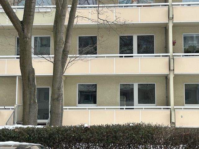 Etagenwohnung Magdeburg Neu Olvenstedt - 3 Zimmer, 70 m&sup2;, 420&euro; | Angebot:25666261