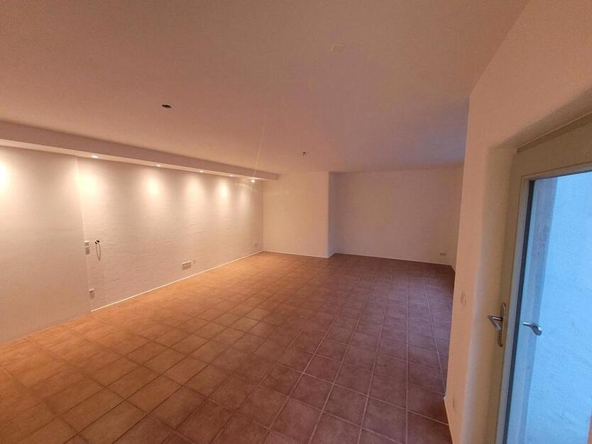 Helle 1-Zimmer Wohnung mit Terrasse