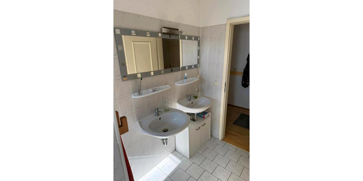 WG-ZIMMER, Erfurt Theo-Neubauer-Str. ab sofort für € 425.0 zvm. 1 zimmer