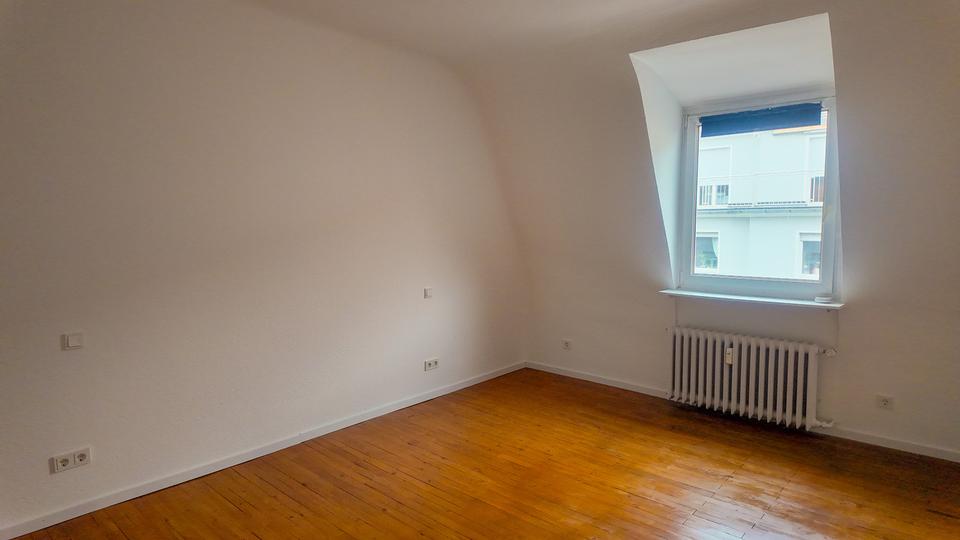 Dachgeschoßwohnung Saarbrücken - 4 Zimmer, 92 m&sup2;, 750&euro; | Angebot:26488823