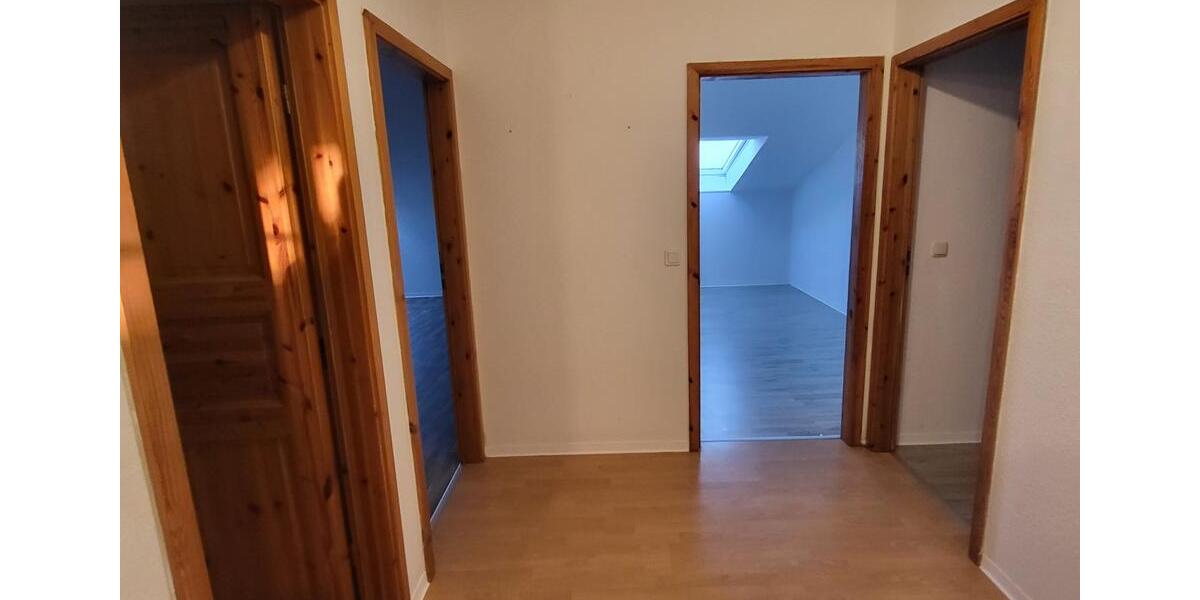 Großzügige 4-Zimmer DG-Wohnung 4 zimmer
