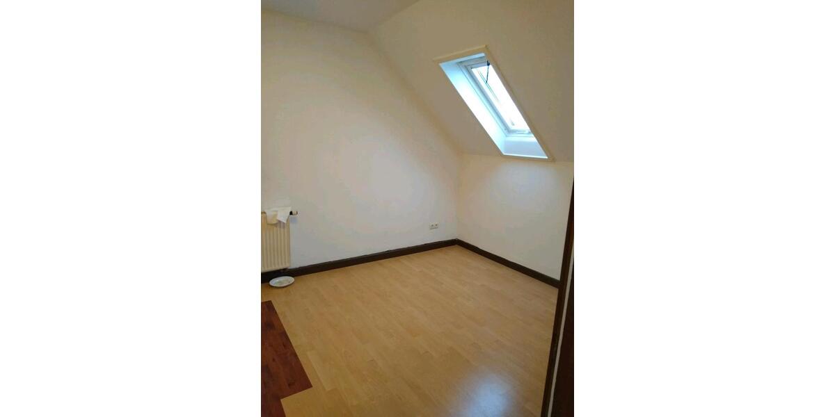 Dachgeschoßwohnung Neuhaus am Rennweg - 4 Zimmer, 65 m&sup2;, 380&euro; | Angebot:25842515