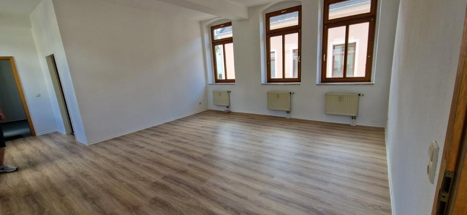 Etagenwohnung Lengenfeld - 3 Zimmer, 86 m&sup2;, 430&euro; | Angebot:25805326