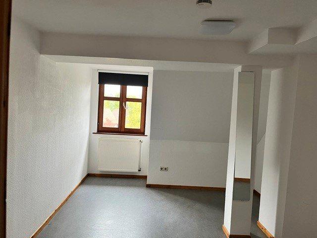 Dachgeschoßwohnung Lohfelden - 4 Zimmer, 135 m&sup2;, 1.350&euro; | Angebot:26663717