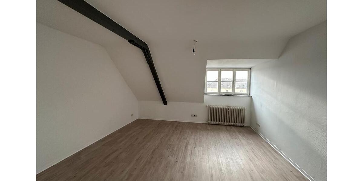 Dachgeschoßwohnung Hildesheim Oststadt/Stadtfeld - 5 Zimmer, 192 m&sup2;, 790&euro; | Angebot:26248132