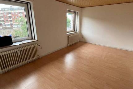 BESICHTIGUNG: DONNERSTAG, 11.09., 17.00 - 17.30 Uhr! Großzügige 3-Zimmer-Wohnung in Schnelsen, 95 m²! Befristete Vermietung für ein Jahr, auch an WG