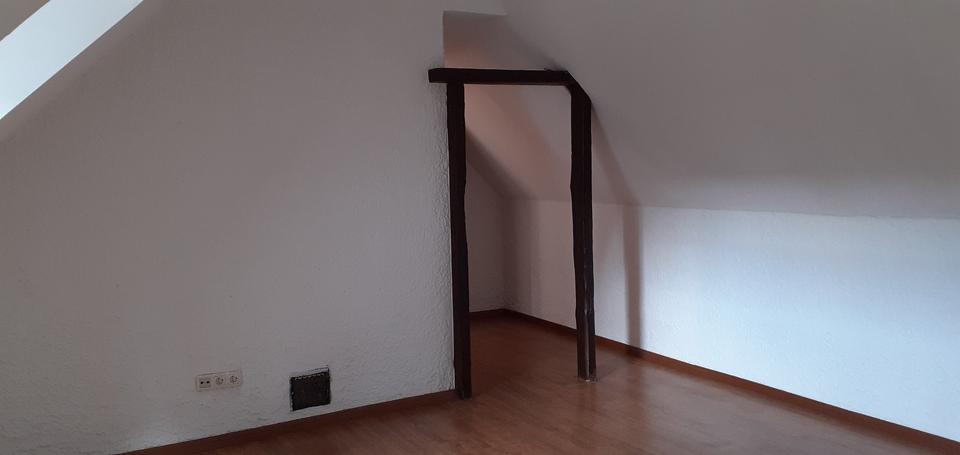 Dachgeschoßwohnung Mainz Ebersheim - 3 Zimmer, 70 m&sup2;, 850&euro; | Angebot:26561111