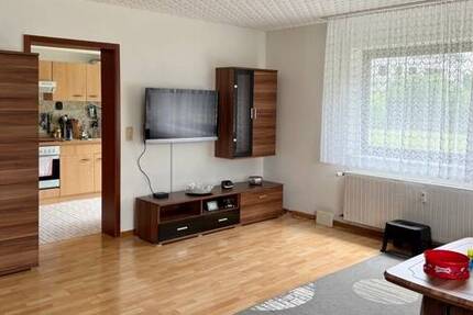 Helle 2-Zimmer-Souterrain-Wohnung --BITTE SCHRIFTLICH ANFRAGEN--