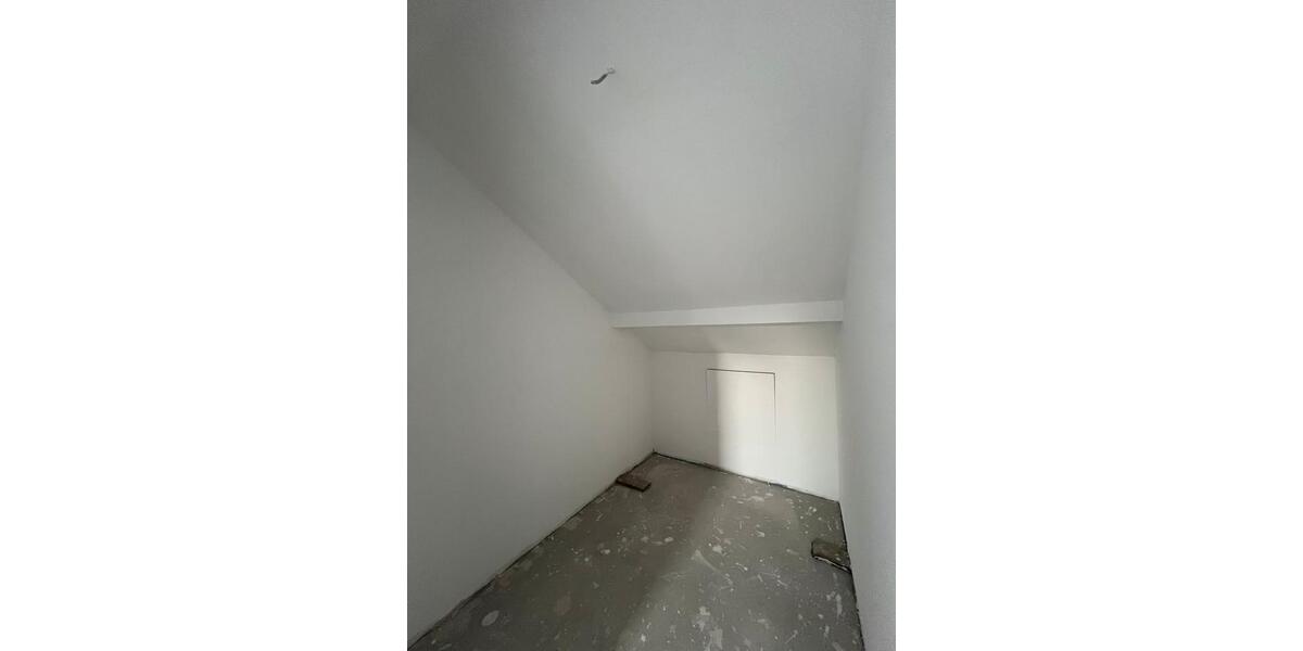 Ich biete eine Kernsanierte 3-Zimmerwohnung an zimmer