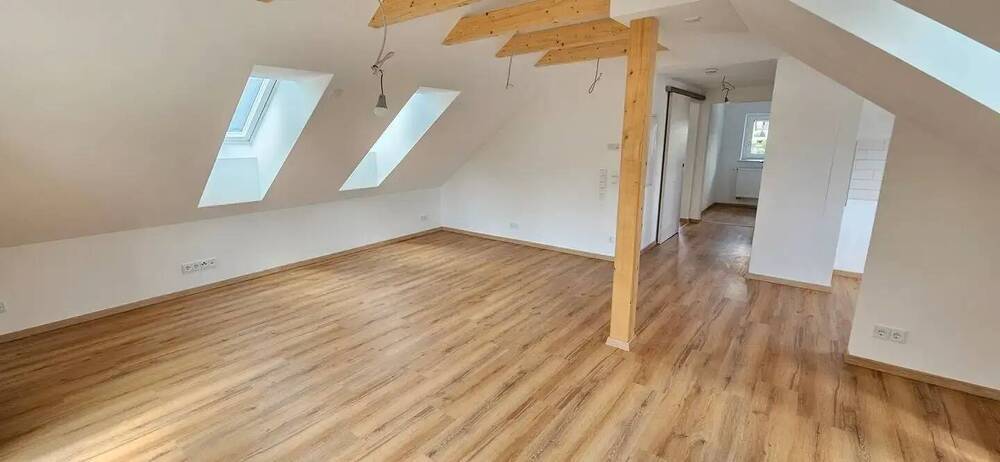 Renovierte, attraktive 2-Zimmer-Wohnung im Dachgeschoss mit Gartenanteil in guter Wohnlage Ambergs