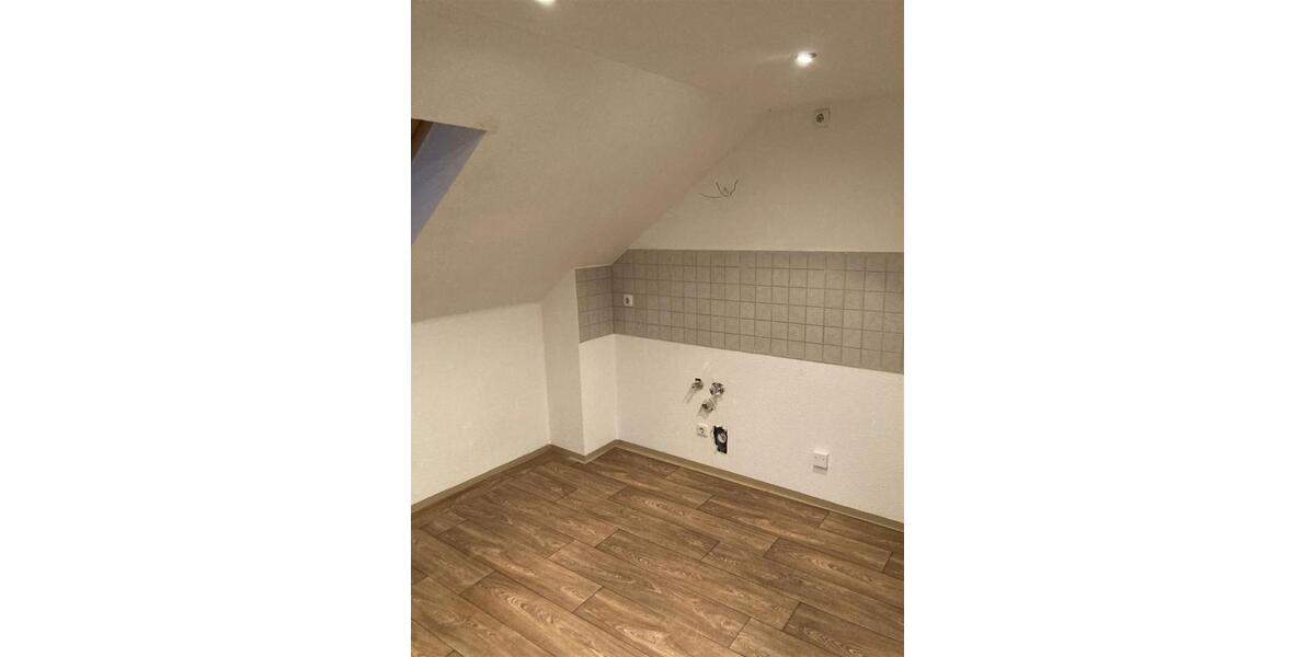Dachgeschoßwohnung Reinsdorf - 2 Zimmer, 48 m&sup2;, 309&euro; | Angebot:26167127