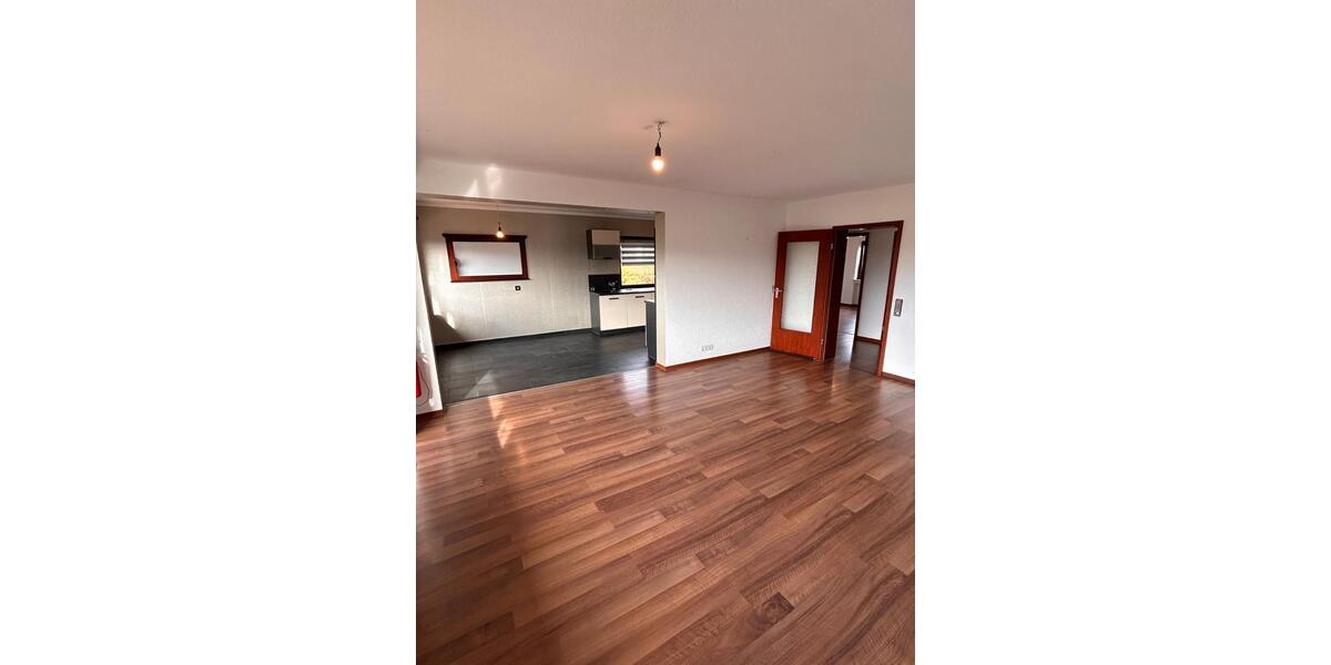 Etagenwohnung Bruchsal - 4 Zimmer, 112 m&sup2;, 1.350&euro; | Angebot:26267526