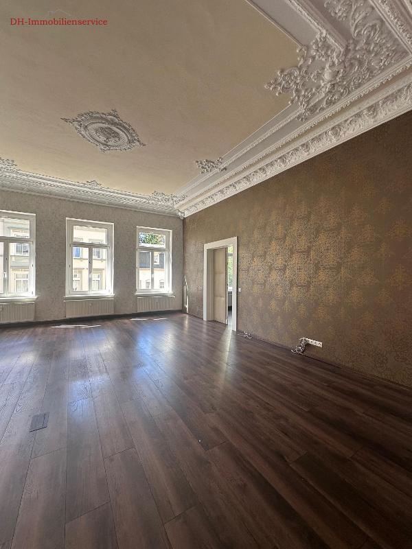 **Charmante 4-Raum-AltbauWohnung mit großer Terrasse in Meerane**
