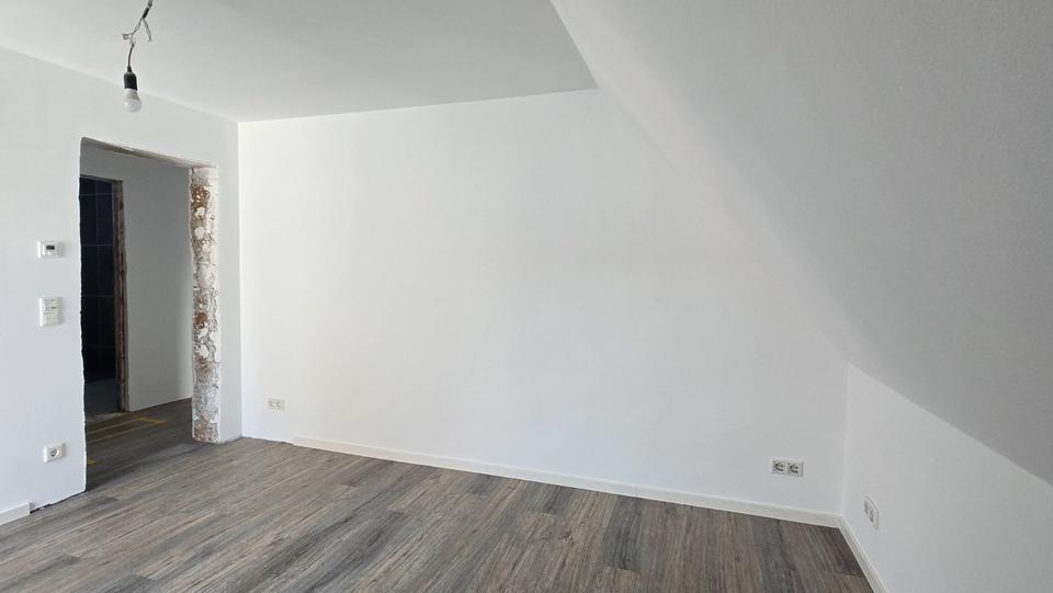 Erstbezug nach Kernsanierung: 3,5-Raum-Wohnung mit gehobener Auss