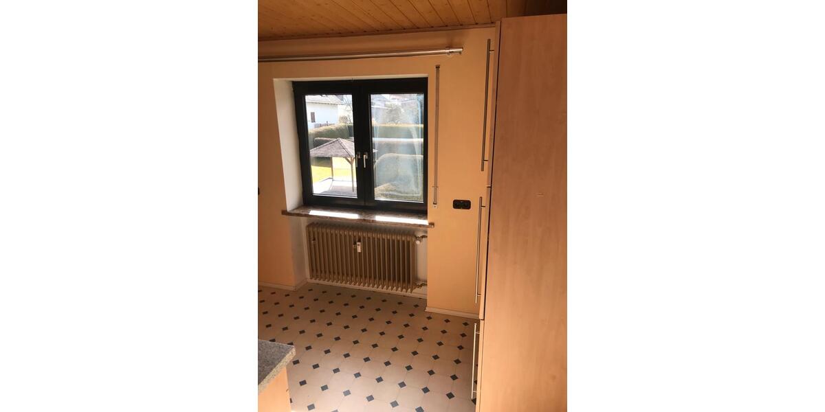 Etagenwohnung Sinzing - 5 Zimmer, 130 m&sup2;, 1.400&euro; | Angebot:25905392