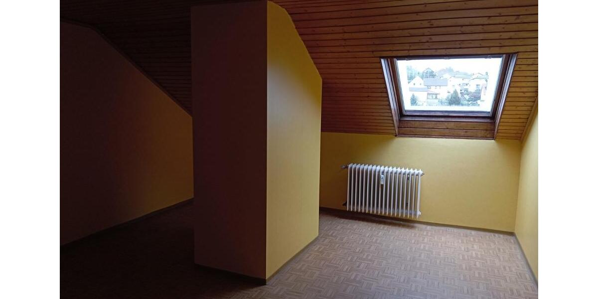 Dachgeschoßwohnung Sinsheim - 3 Zimmer, 100 m&sup2;, 680&euro; | Angebot:25105272