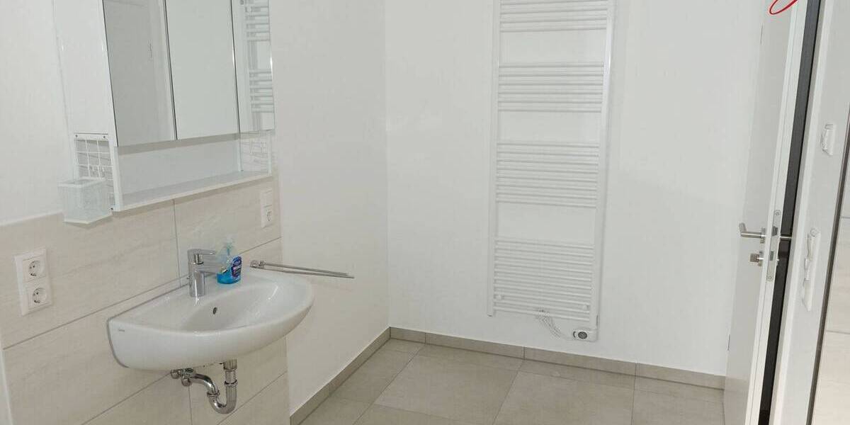 Etagenwohnung Esens - 3 Zimmer, 92 m&sup2;, 990&euro; | Angebot:25670229