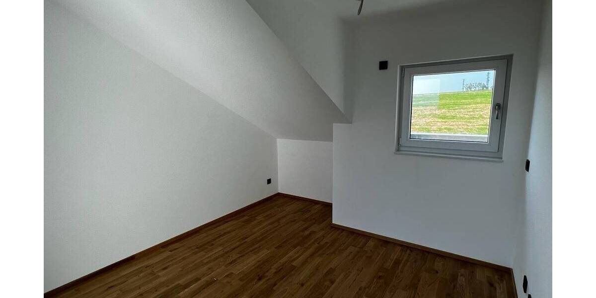 Doppelhaushälfte Mainz Weisenau - 6 Zimmer, 159 m&sup2;, 2.500&euro; | Angebot:23587981