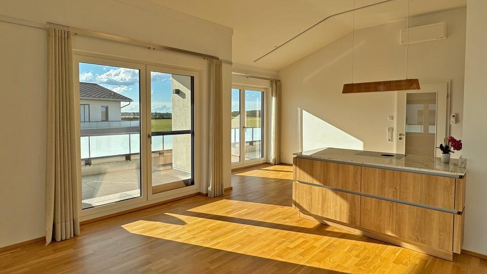 Helle Penthouse-Wohnung mit freiem Blick über Wiesen und Felder!