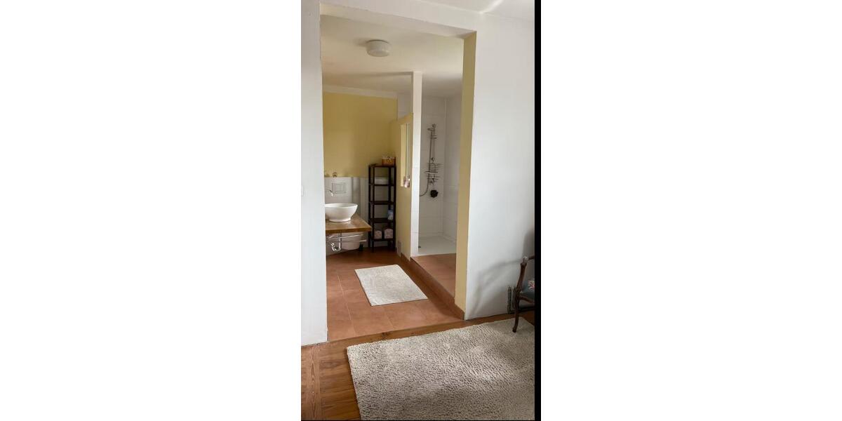 Einfamilienhaus Burgwindheim - 9 Zimmer, 250 m&sup2;, 1.600&euro; | Angebot:25025245