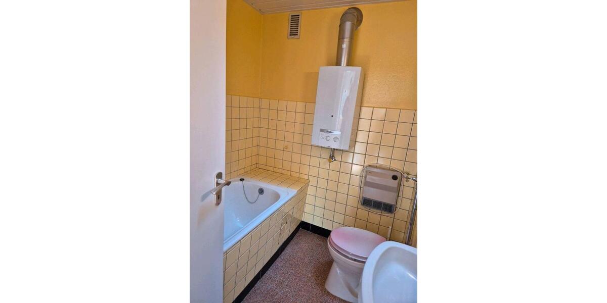 Dachgeschoßwohnung Saarbrücken West - 3 Zimmer, 50 m&sup2;, 380&euro; | Angebot:26573106