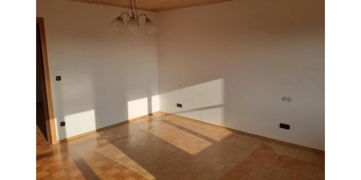 Helle 110 qm DG-Wohnung in 92660 Neustadt WN 4 zimmer