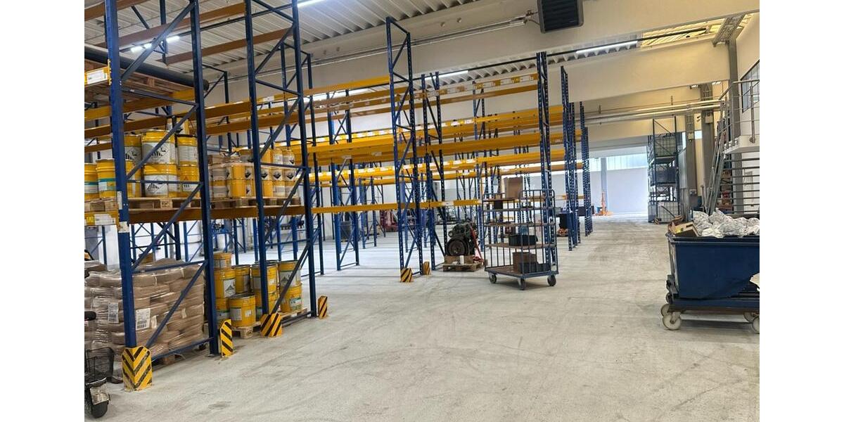 Gewerbliche Flächen in Salzweg: Büroräume, Praxisräume, Lagerhalle zimmer