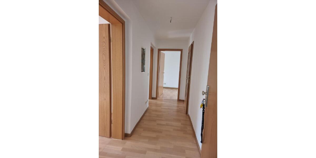 Schmucke Dreiraumwohnung mit Balkon in Weida! 3 zimmer