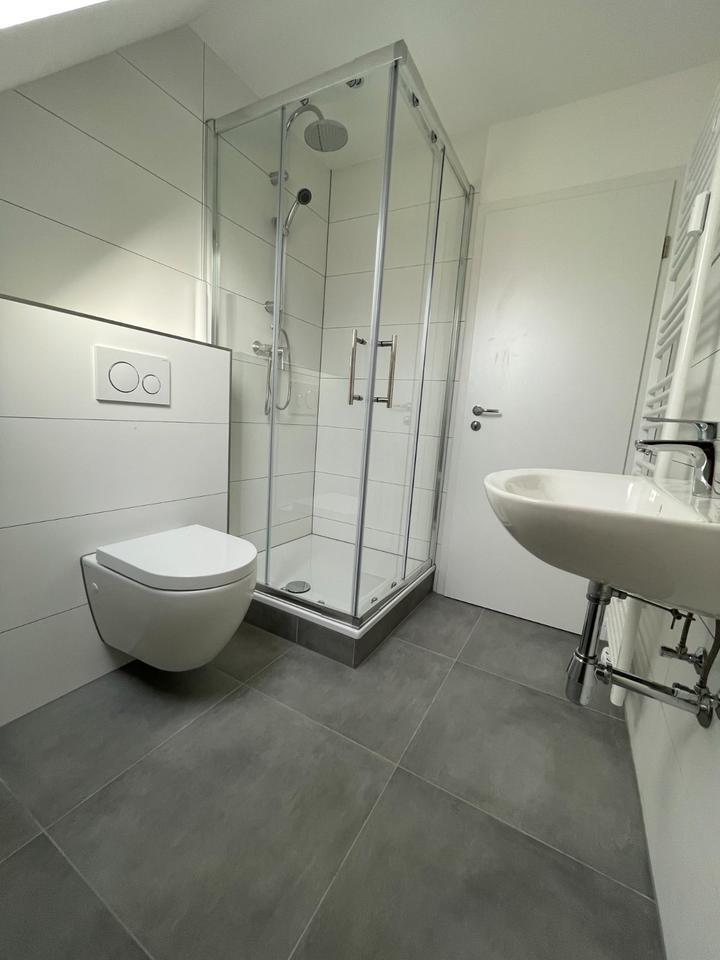 Modernisierte helle 2 Zimmer Wohnung zimmer
