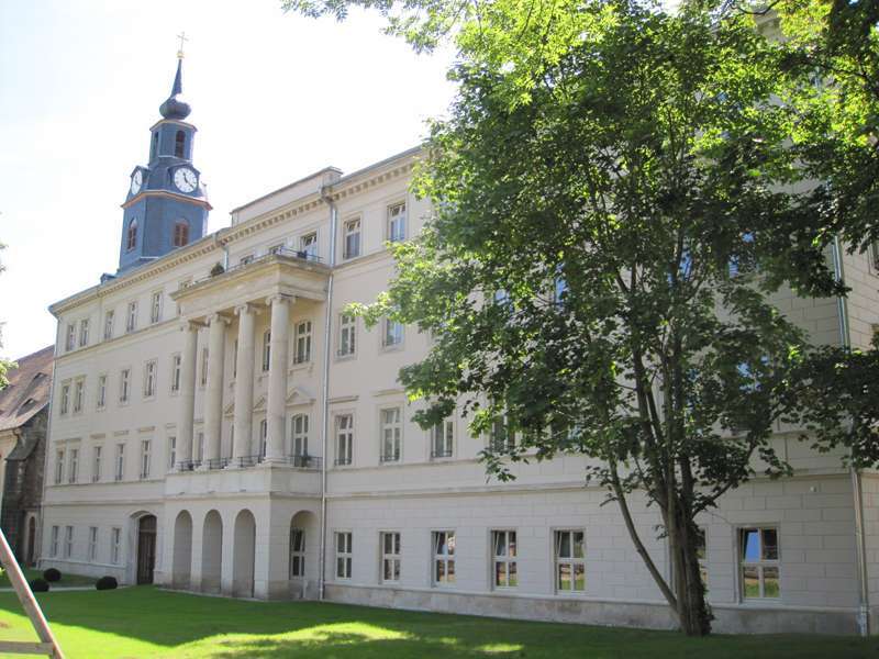 Wohnung zum Mieten in Dresden 1.052,50 € 110.37 m²