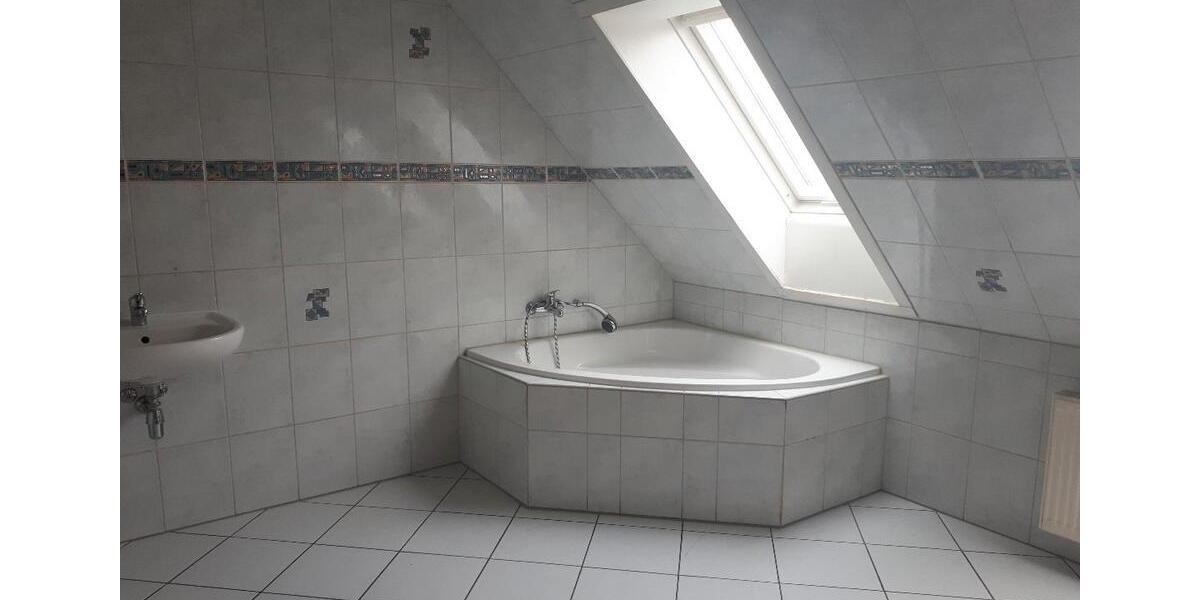 Dachgeschoßwohnung Riesa - 2 Zimmer, 71 m&sup2;, 391&euro; | Angebot:26461395