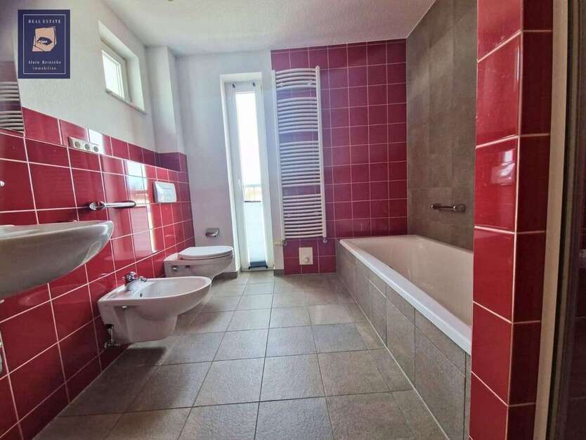 Firmenkomplex mit Garage und Einliegerwohnung 22 zimmer